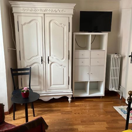 Chambre Papillon Avec Acces Terasse La Neuveville Exterior photo